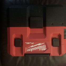 Milwaukee M12 Vacuum