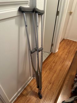 Pair of adjustable crutches, great condition , like NEW