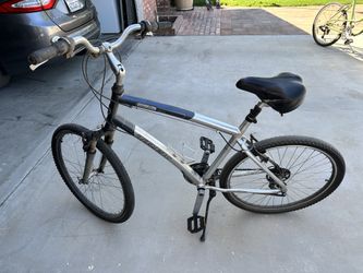 Trek Navigator 2.0 Bike