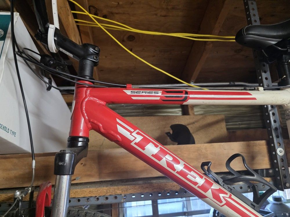 Trek 3700 Series 3 Mountain Bike – Aluminum Frame – 26"