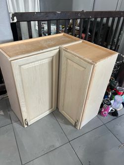 Corner wall cabinet