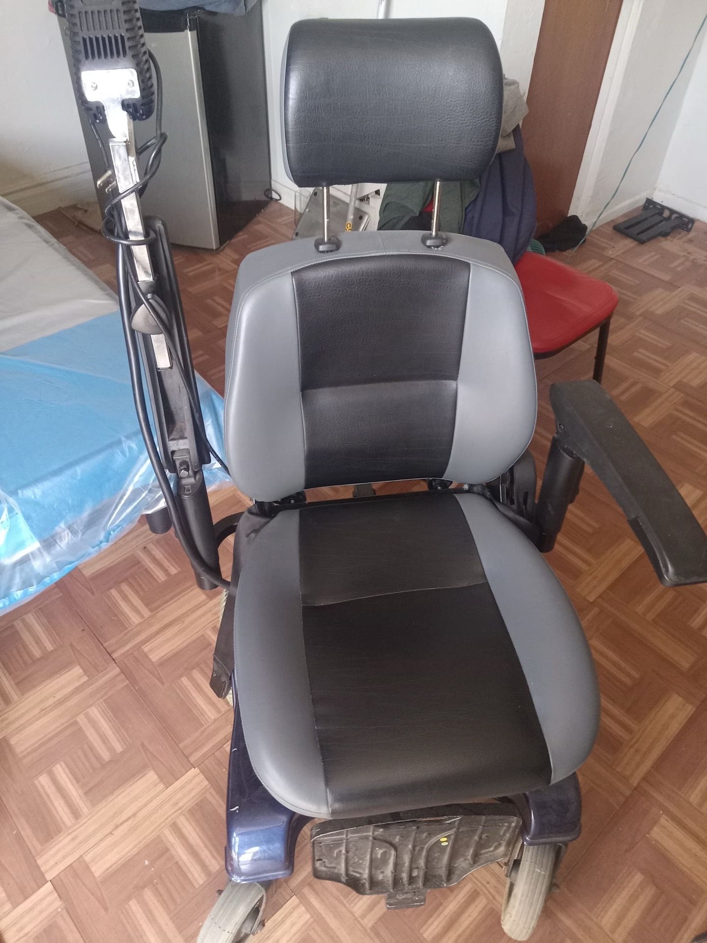 Electric wheelchair
