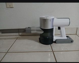 Cordless vacuum with two batteries