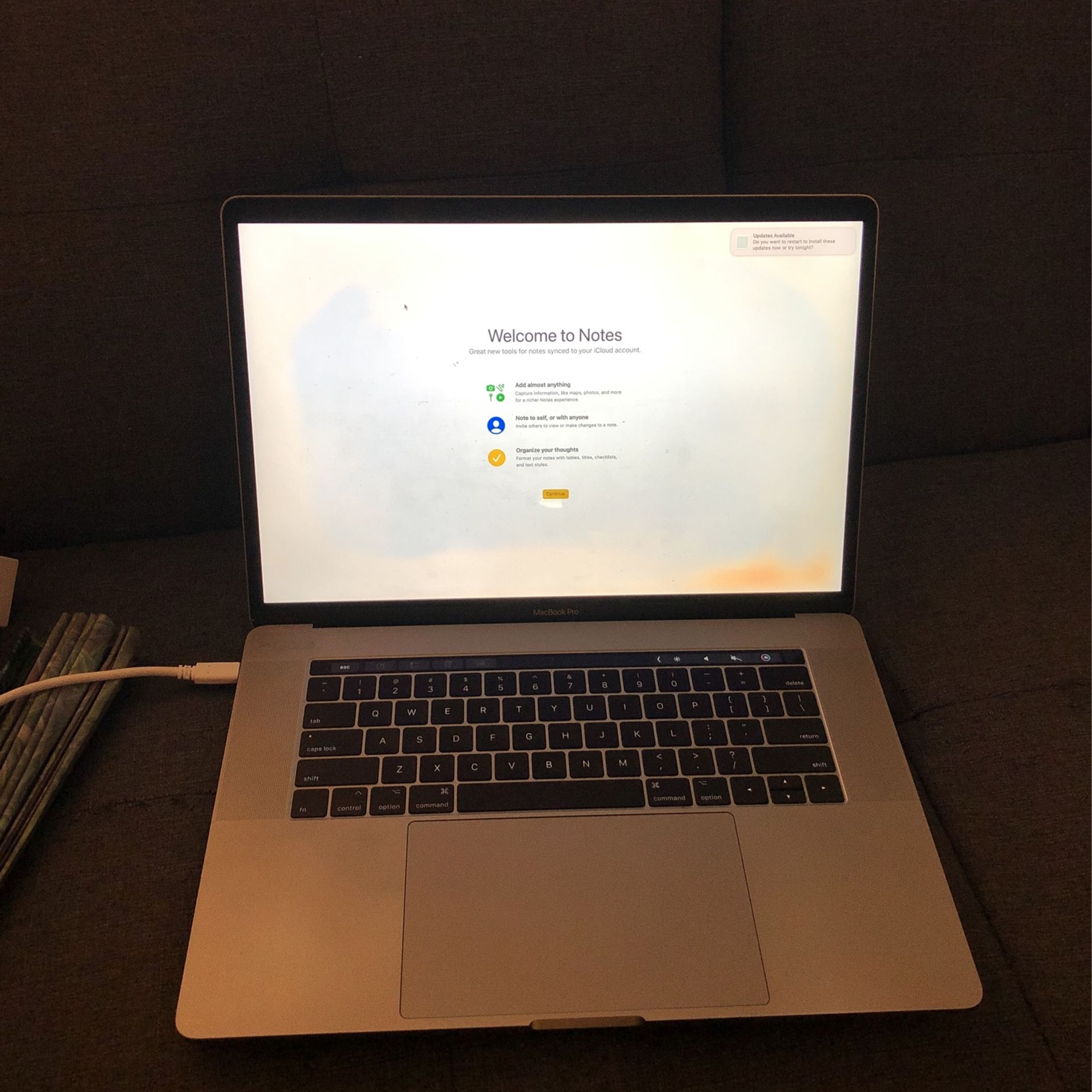 2017 15-inch MacBook Pro (Screen Defect, Read)