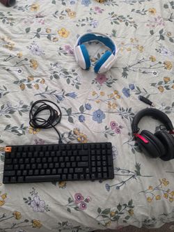 Gaming Headsets/Keyboard