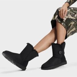 UGG 5803 Bailey Button black Boots size 6 