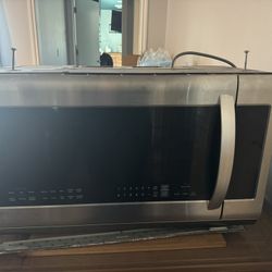 LG 2.2 cu. ft. Over-the-Range Microwave Oven with Easy clean