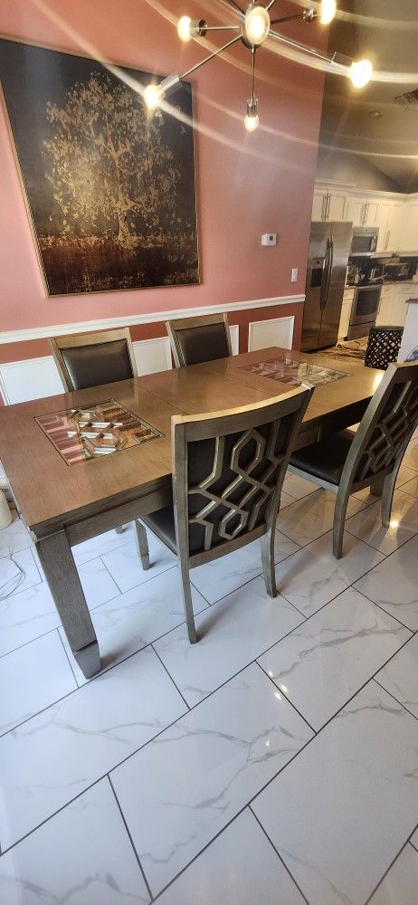 Ashley Signature Dinning Room Table Set