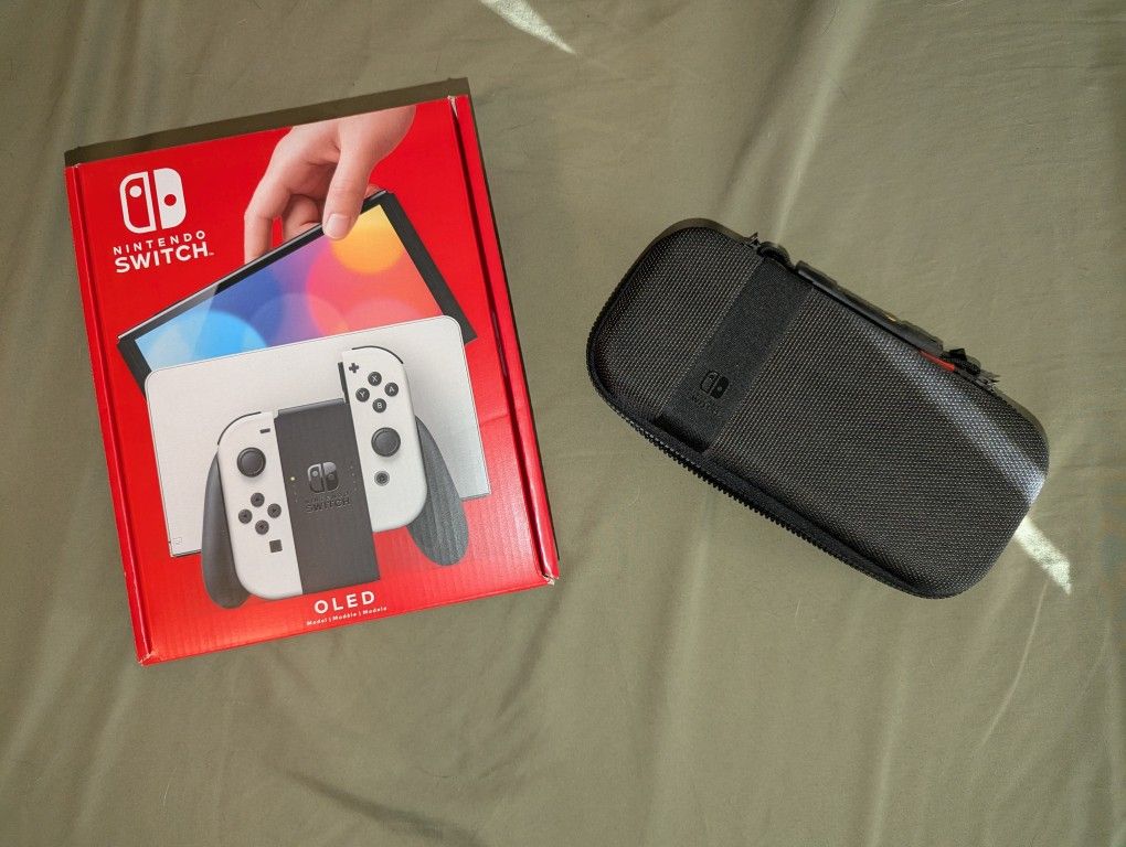 Nintendo Switch OLED + Case