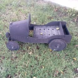 Metal car for yard decoration