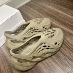 adidas Yeezy Foam Runner Stone Sage Gx4472 Size 10 Light Wear No Box