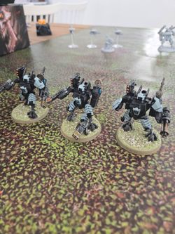 40k Tau Crisis Suits, painted/assembled