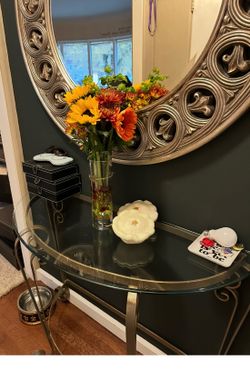 accent table w/ beveled edge glass