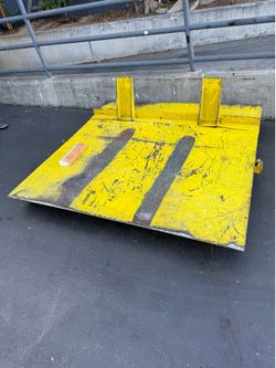 Loading dock plate