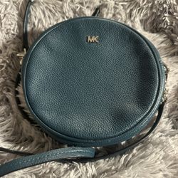 Michael KORS crossbody Purse $25