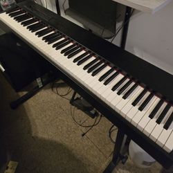 Roland F-20 Electric Piano Keyboard Excellent 