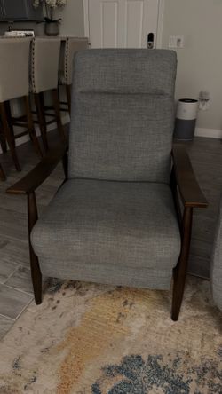 Bob’s Furniture Bettie Gray Mid-Century Pushback Recliner – Like New!