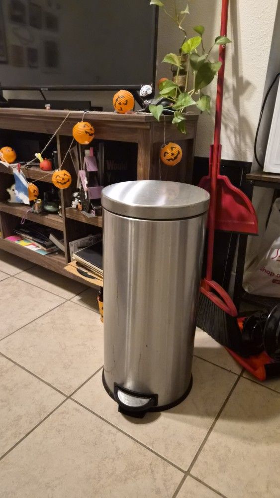 Kitchen Trash Can