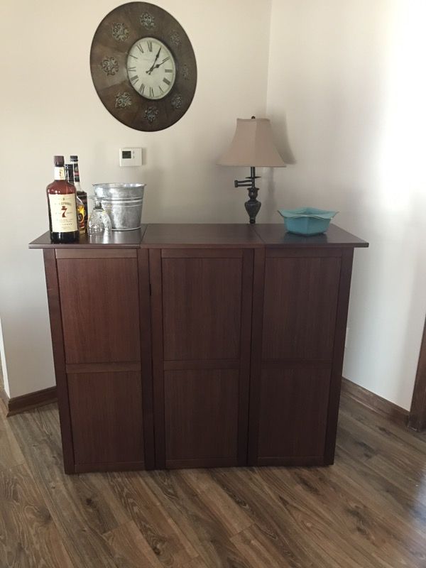 WINSOME NEWPORT EXPANDABLE WINE BAR MSRP: 280 Model: 94350 Specifications: EXPANDABLE WINE BAR WITH FOLDOUT LEAVES TRANSFORMS COMPACT STORAGE INTO FU