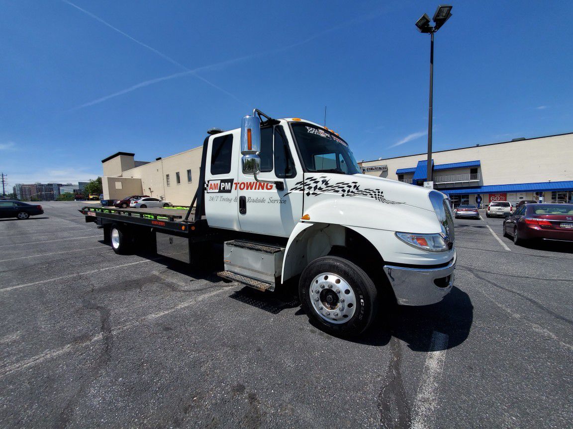 2015 International Flatbed tow truck