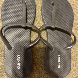 Old Navy Gray Plastic Flip Flops With Unique Strap For Feet 