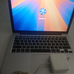 APPLE MACBOOK PRO RETINA 128SSD 8GB RAM AND CHARGER 