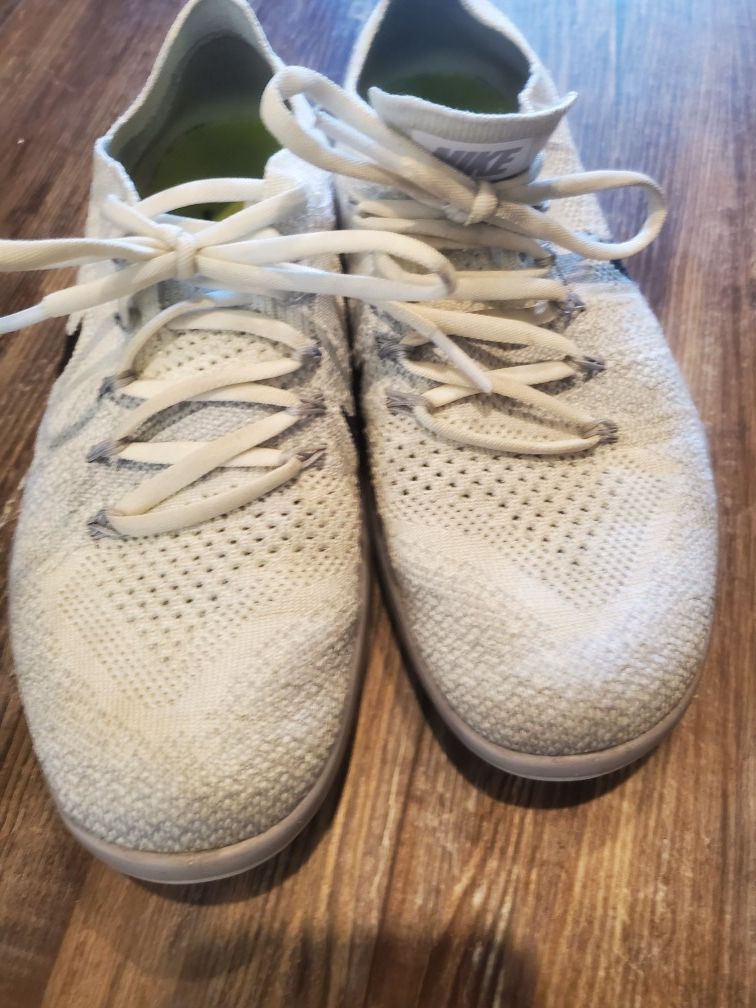 womens size 6 nike trainers