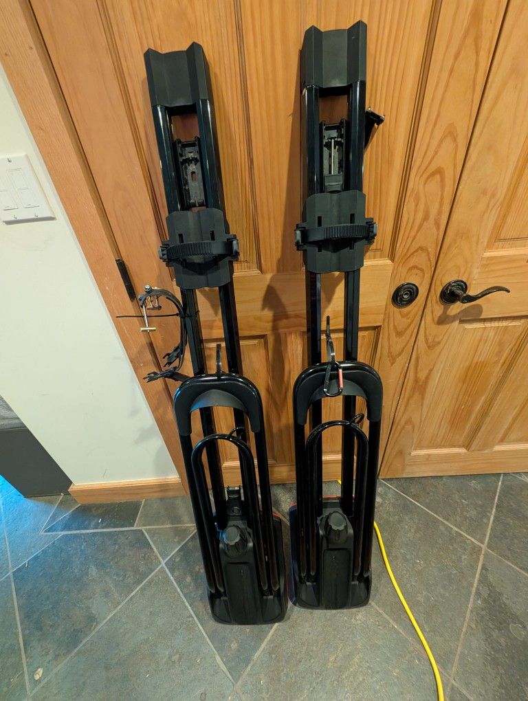 Set Of 2 Yakima HighRoad Rooftop Upright Bike Rack