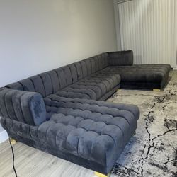 GREY SECTIONAL COUCH