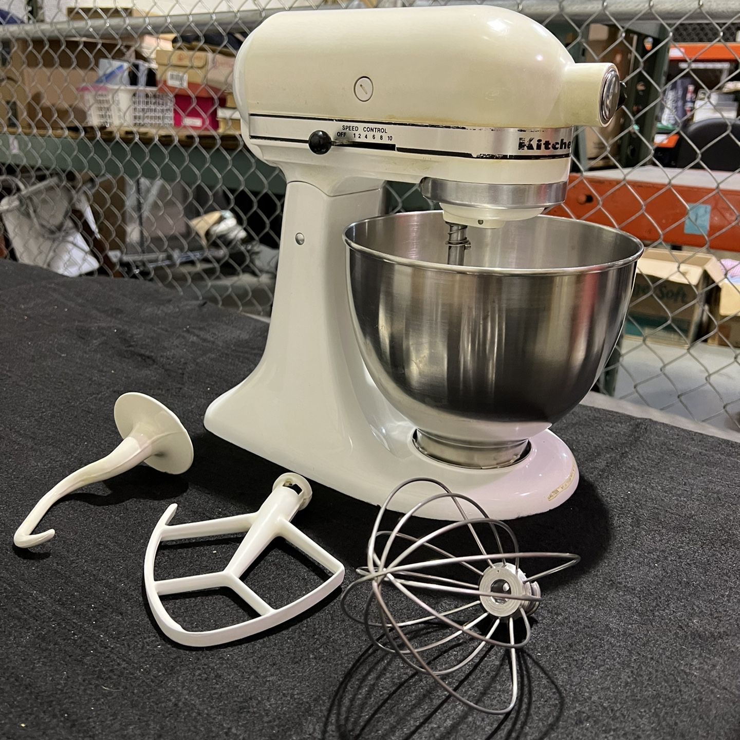 DEAL ALERT - Silver 4.5 Qt KitchenAid Mixer for Sale for Sale in Dublin, OH  - OfferUp