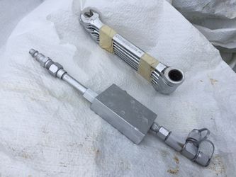 Maco a/c vacuum & set of gear wrenches