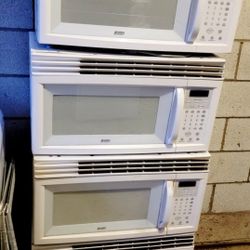 MICROWAVE OVEN 110V EXCELLENT CONDITION 
