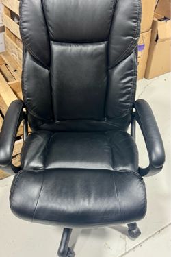 Staples office kelburne luxura chair black leather