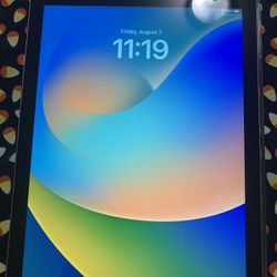 Apple iPad 6th Generation 32GB Unlocked Like New!