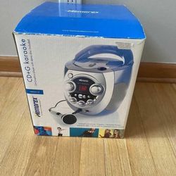 Memorex CD-G karaoke system