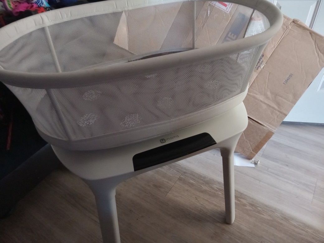 Rocking Baby Bassinet Rotating Basket