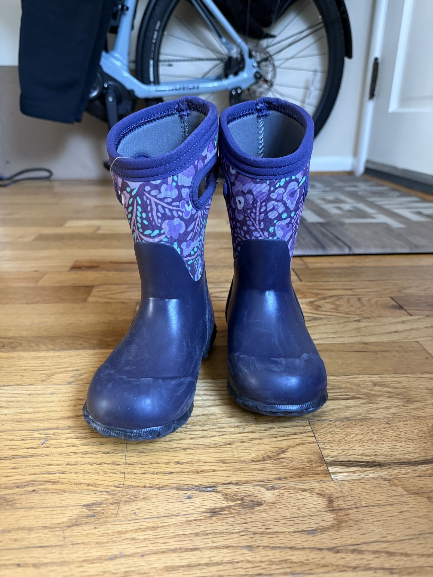 Bogs kids snow boots size 9 and 13 (basically new)