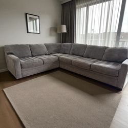 BEAUTIFUL SECTIONAL COUCH 