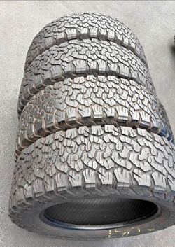 275/60/20 Bfgoodrich Selling a set of 4 tires in excellent condition 🫡