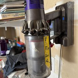 Dyson V12 Came In Pallets ,only Motor And Bin