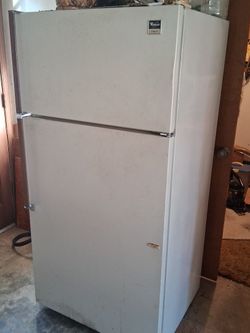 Whirlpool Top-Freezer Refrigerator White
