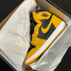 100% Authentic DS Nike Jordan 1 size 8.5 Pollen Yellow