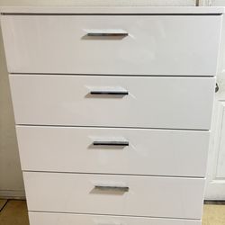 Modern White 5-Drawer Dresser – Solid & Spacious