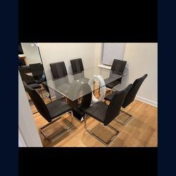 Beautiful Glass Table Set W/Chairs  - Seats 6