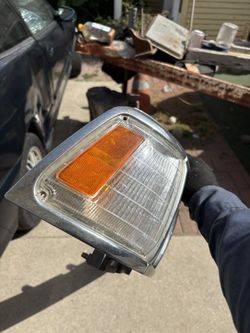 1993 Toyota Front Side Marker Light And Grill Emblem