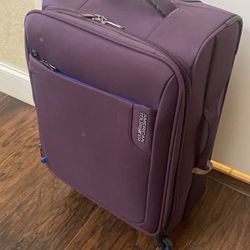 Luggage, Suitcase Maleta Carry on- H23”, Deep10~13”, W14”,light weight- 4 wheels, great zippers.West Boca 