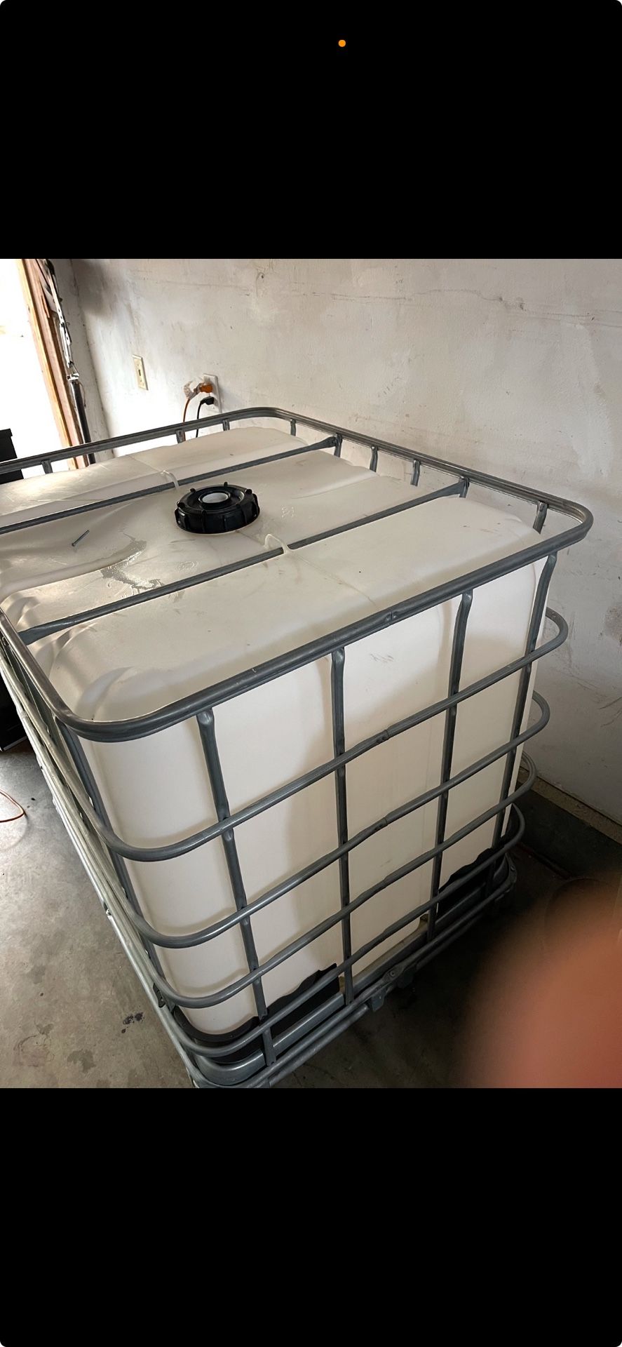 water tank 275 Gallons 