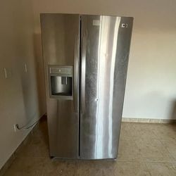  LG 27cu Ft Stainless Refrigerator $325 LSC29710st 