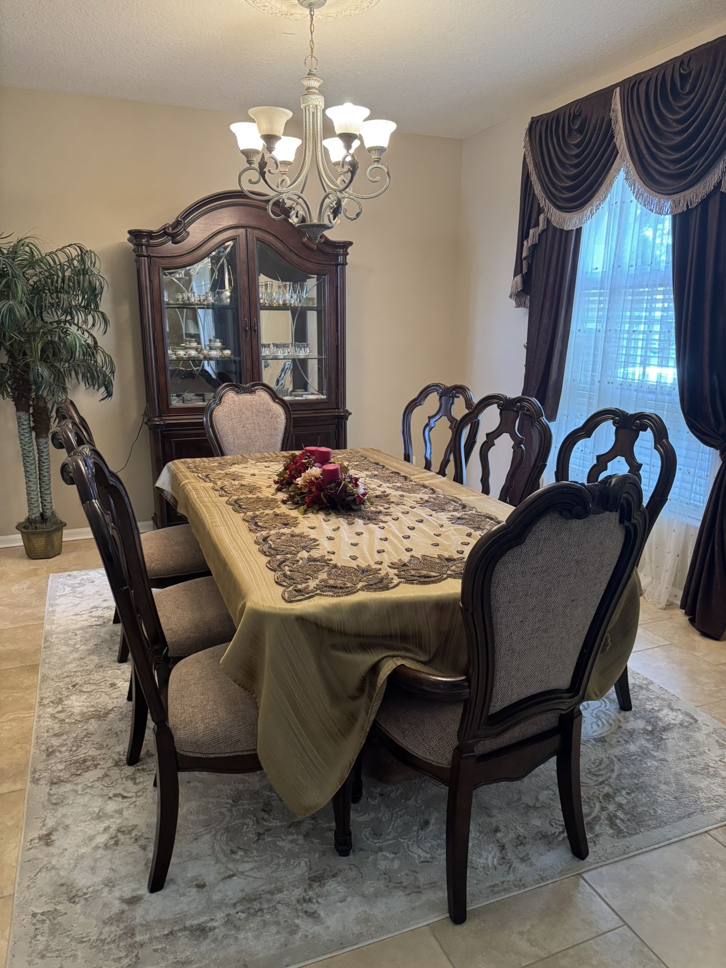 Beautiful set with Solid Wood Dining Table, 8 Chairs & Buffet/Hutch .