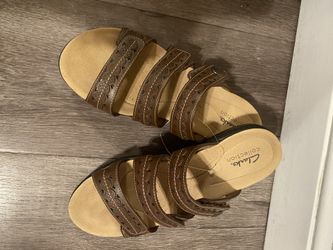 Clarks Sandals Size 8.5